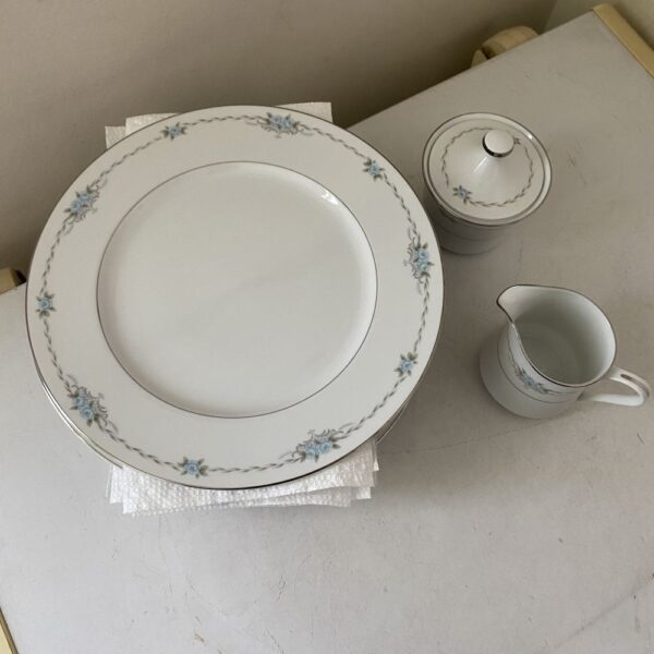 Style House fine china 8 plates & cream and sugar cups - Image 10