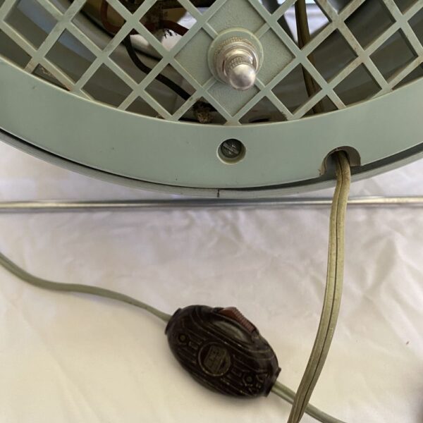 Vintage Westinghouse Floor or Table Fan, 120V R-2022 Y-35347 - Image 4