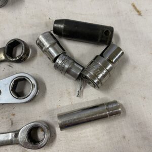 snap on tool lot – 16 sockets – 1 extension – 3 wrenches