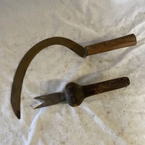Vintage garden tools hand sickle / slythe – bulb handle weeding tool? *Read Info