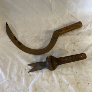 Vintage garden tools hand sickle / slythe – bulb handle weeding tool? *Read Info