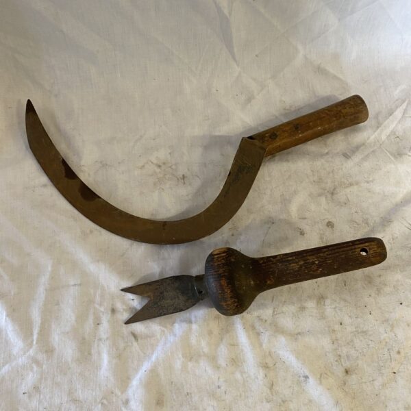 Vintage garden tools hand sickle / slythe - bulb handle weeding tool? *Read Info - Image 2