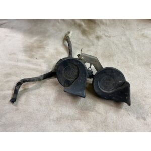 1997 Ford Mustang Horn Pair with plugs and wires 94 95 96 97 98