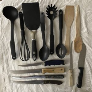 14 piece kitchen utensil / knife set
