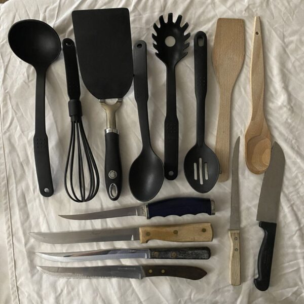 14 piece kitchen utensil / knife set