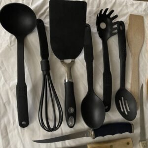 14 piece kitchen utensil / knife set