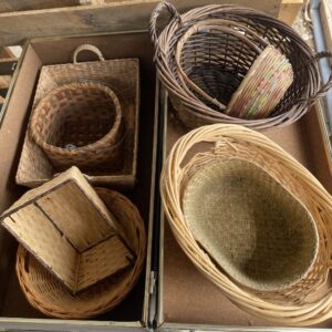 8 x whicker basket lot