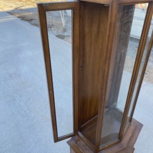 Weiman curio cabinet *Read Description